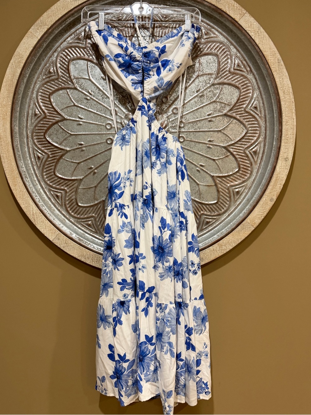 NEW Lulu's White & Blue Floral Hawaiian Cut Out Halter Neck Tiered Midi Dress - Picture 4 of 5
